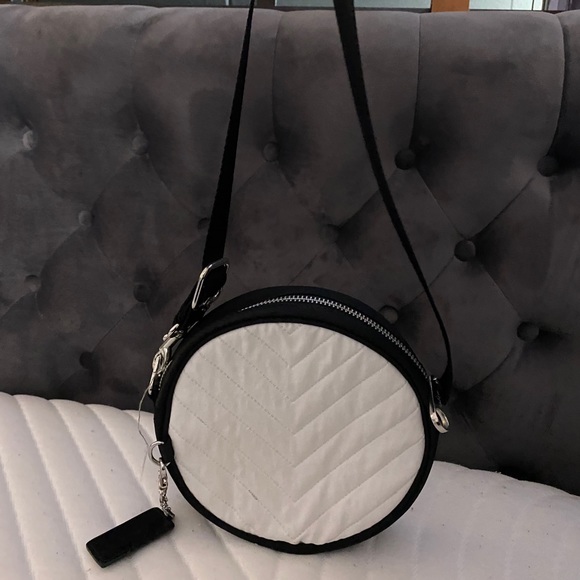 white and black mini purse - Picture 3 of 4